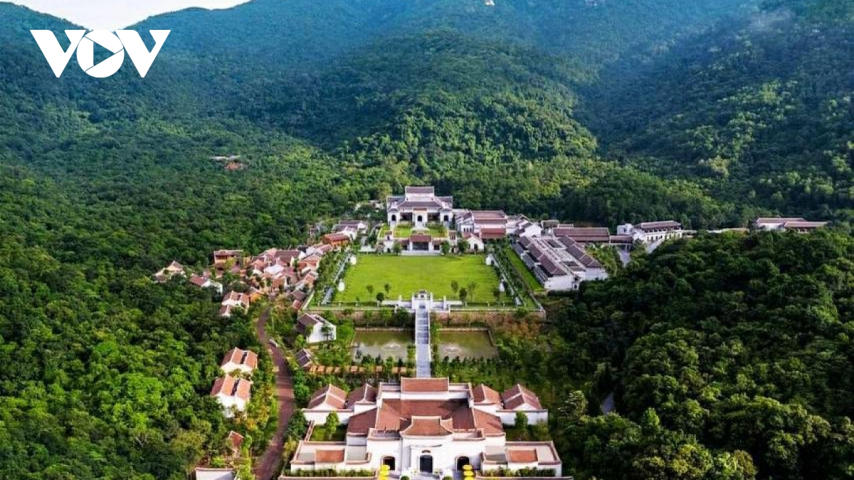 Yen Tu Mountain a popular autumn travel destination